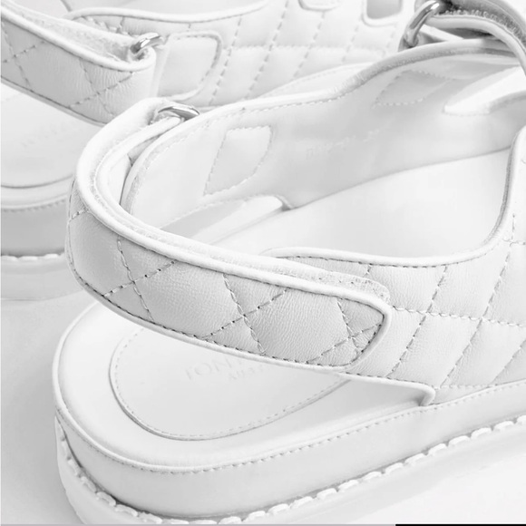 Tony Bianco Hiranni White Sheep Nappa Sandals
Size 40 - Picture 4 of 7